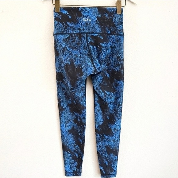 Tone It Up High Tide Reversible Leggings- size Small - Picture 3 of 4